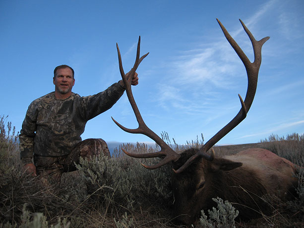 elk hunting, mule deer hunting, elk hunt wyoming, deer hunt wyoming, hunt wyoming private ranches, trophy mule deer, trophy elk, guided hunt wyo