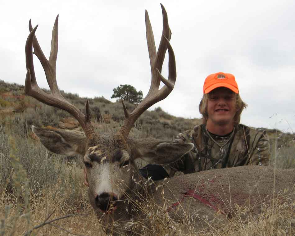elk hunting, mule deer hunting, elk hunt wyoming, deer hunt wyoming, hunt wyoming private ranches, trophy mule deer, trophy elk, guided hunt wyo