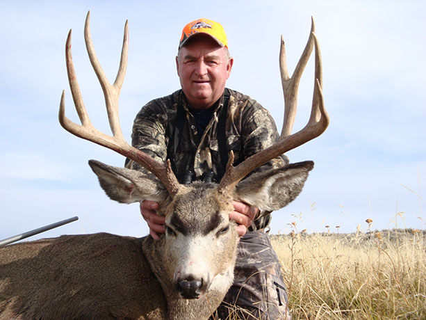 elk hunting, mule deer hunting, elk hunt wyoming, deer hunt wyoming, hunt wyoming private ranches, trophy mule deer, trophy elk, guided hunt wyo