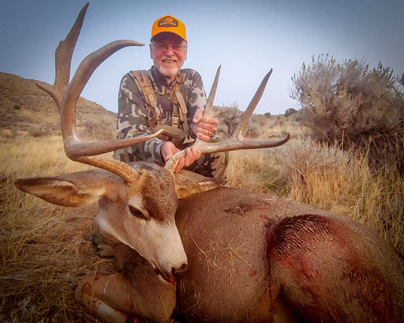 elk hunting, mule deer hunting, elk hunt wyoming, deer hunt wyoming, hunt wyoming private ranches, trophy mule deer, trophy elk, guided hunt wyo